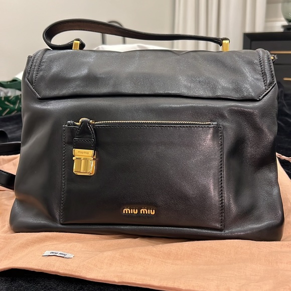 miu miu vitello soft top handle bag in black with crossbody strap - Picture 3 of 10